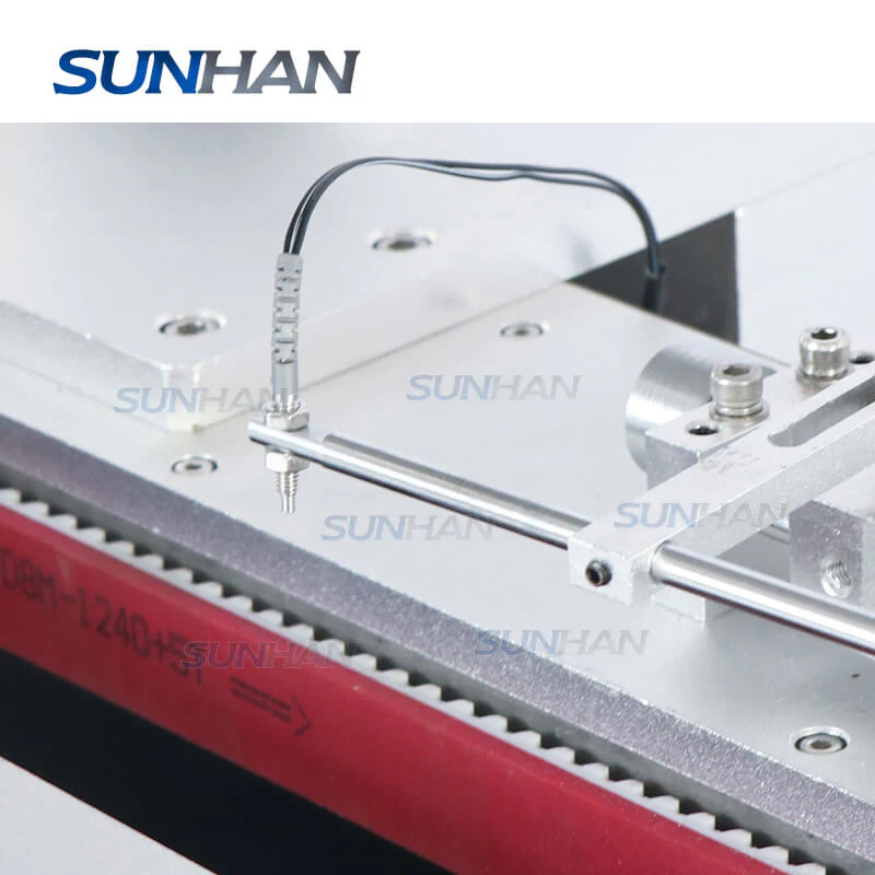 Automatic Flat Surface Cosmetic Cream Bottle Labeler Plastic Box Pouch Bottom Side Labeling Machine - Image 3